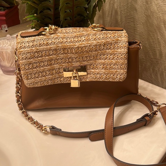 Steve Madden Handbags - Steve Madden medium size crossbody handbag